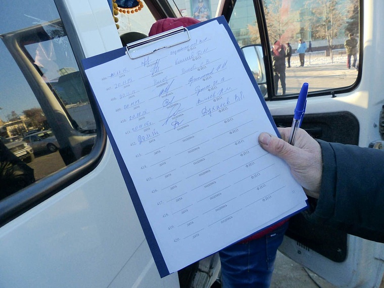 Тюменские дальнобойщики вышли на митинг против «Платона»