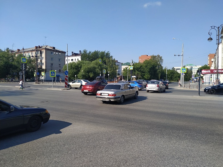 На Республике в Тюмени отключили три светофора