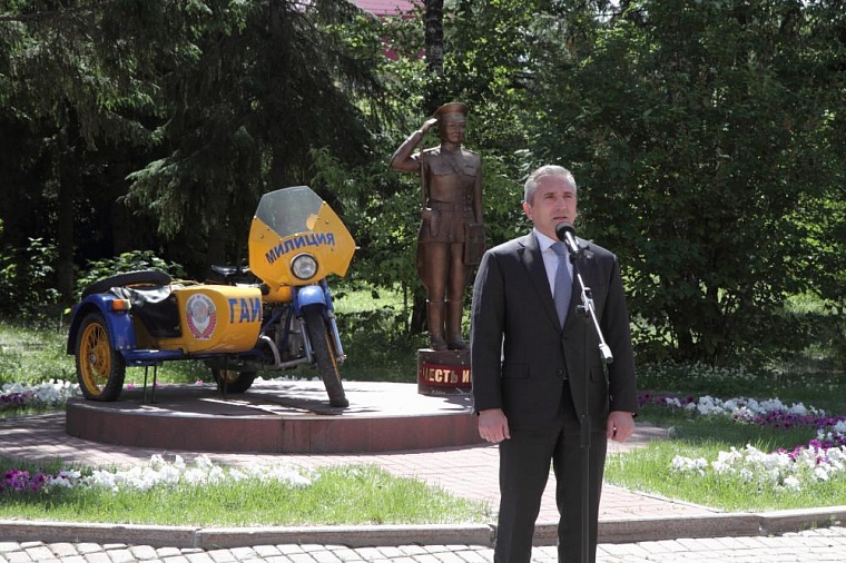 Александр Моор поздравил сотрудников и ветеранов ГИБДД региона с профессиональным праздником