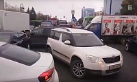 Причиной затора на перекрестке Республики - Мельникайте стало аварийное отключение светофора