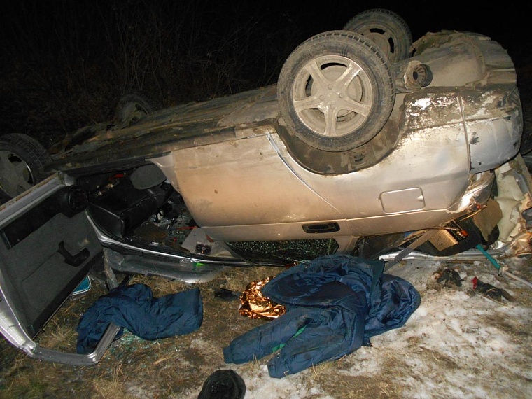 Два пешехода попали под колеса