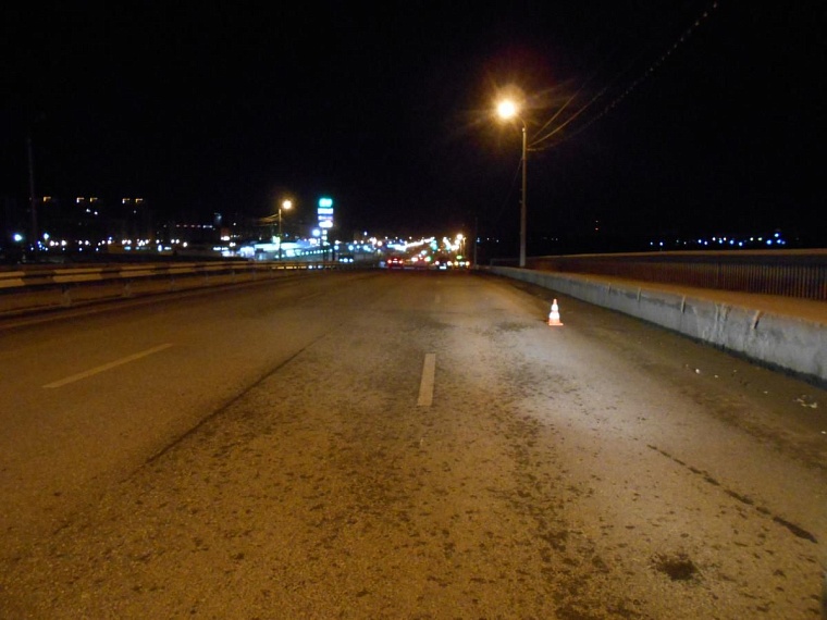 Два пешехода попали под колеса