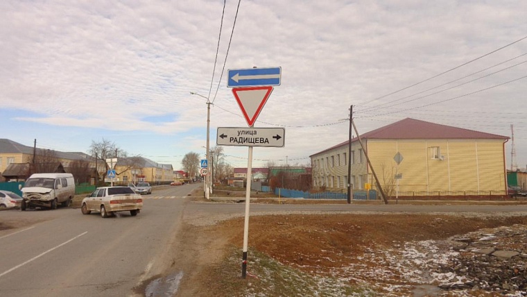 Два пешехода попали под колеса