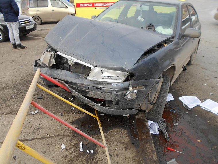 Два пешехода попали под колеса