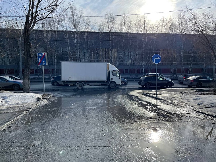 Для безопасного поворота на 50 лет ВЛКСМ у "Премьера" изменили режим работы светофора