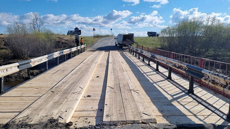 Движение по мосту через реку Вагай восстановлено после сильного паводка