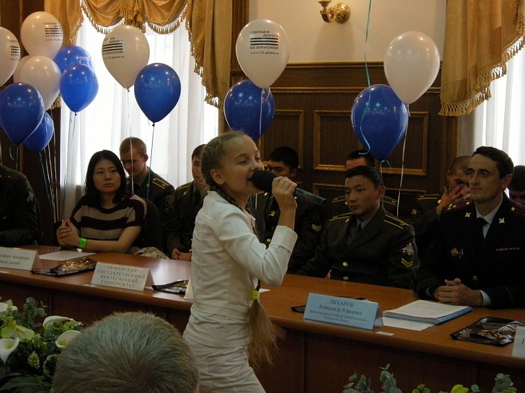 Многонациональный флешмоб за безопасность на дорогах прошел в Тюмени