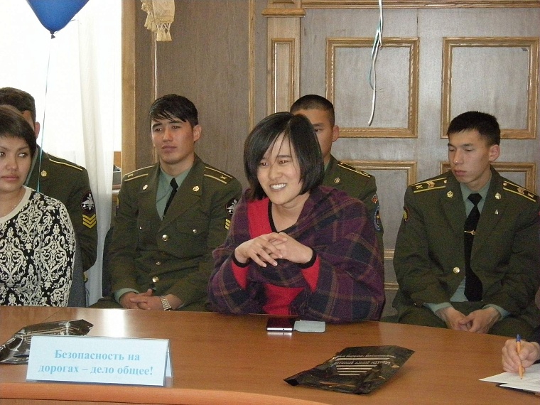 Многонациональный флешмоб за безопасность на дорогах прошел в Тюмени