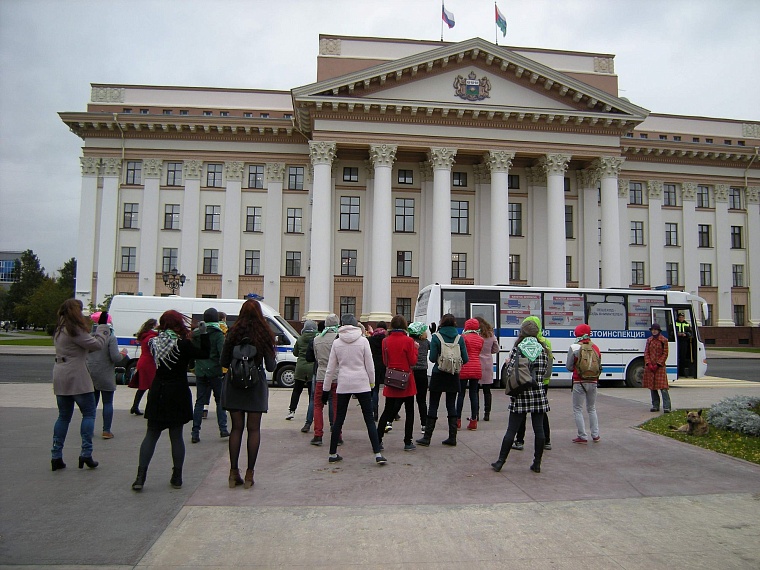 Многонациональный флешмоб за безопасность на дорогах прошел в Тюмени