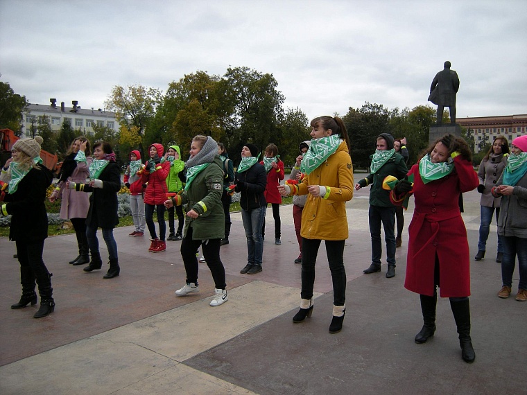 Многонациональный флешмоб за безопасность на дорогах прошел в Тюмени