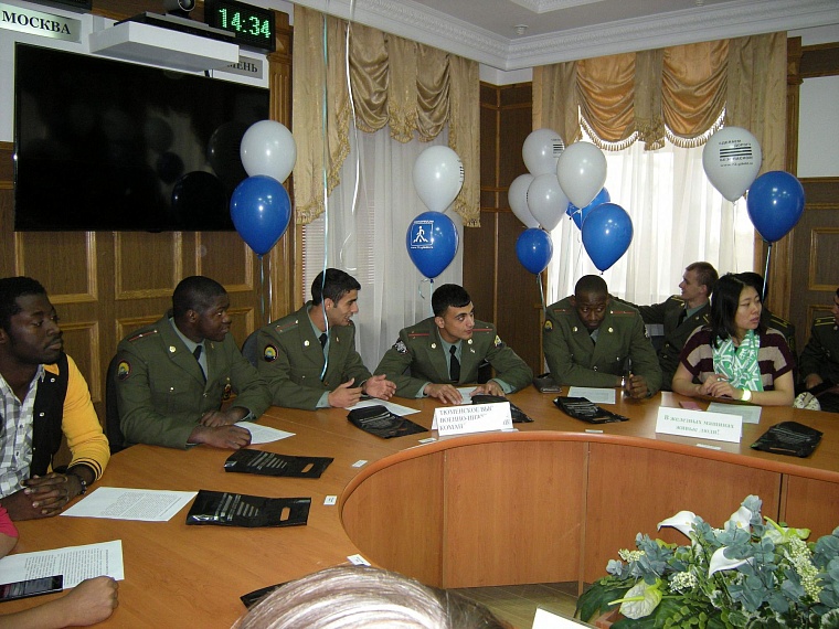 Многонациональный флешмоб за безопасность на дорогах прошел в Тюмени