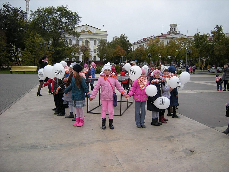Многонациональный флешмоб за безопасность на дорогах прошел в Тюмени