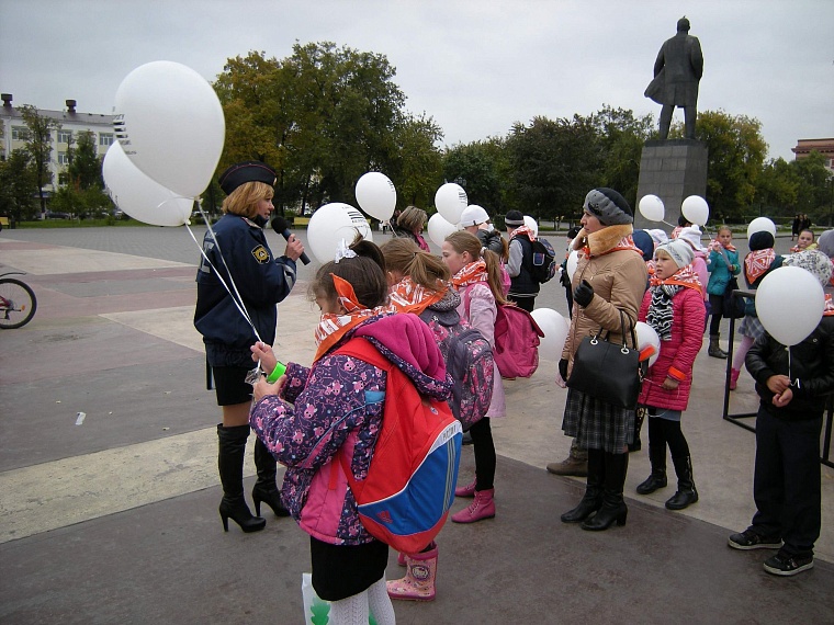 Многонациональный флешмоб за безопасность на дорогах прошел в Тюмени