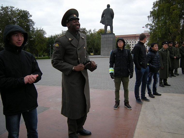 Многонациональный флешмоб за безопасность на дорогах прошел в Тюмени