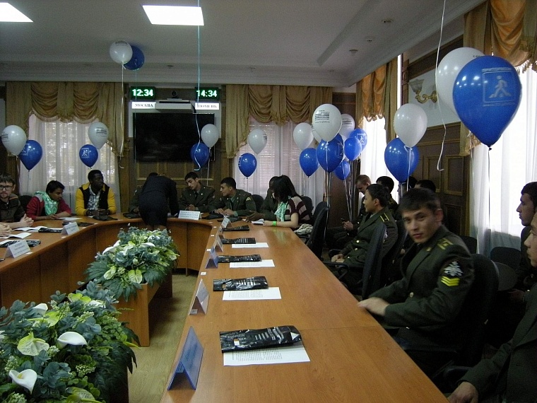 Многонациональный флешмоб за безопасность на дорогах прошел в Тюмени