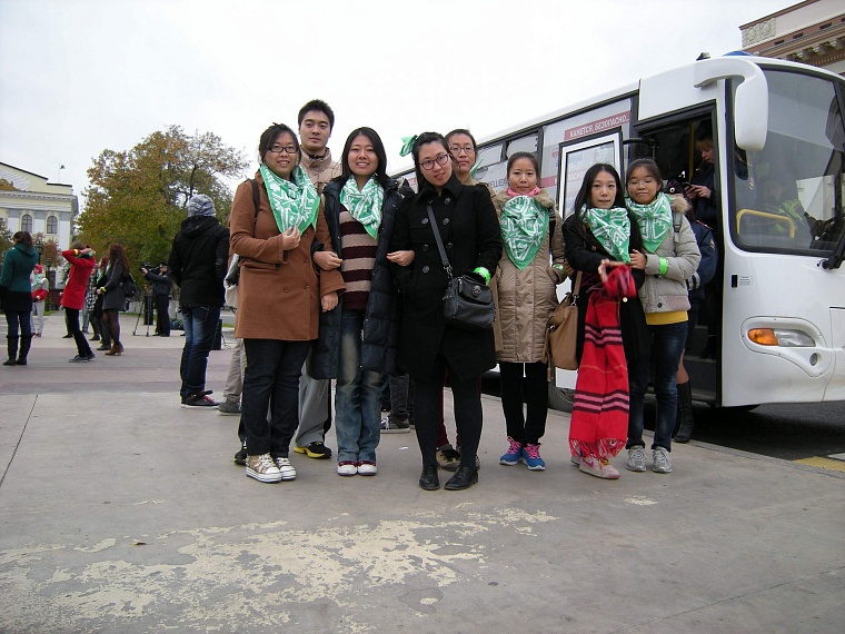 Многонациональный флешмоб за безопасность на дорогах прошел в Тюмени