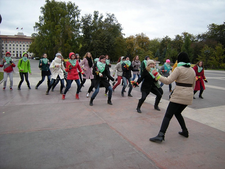 Многонациональный флешмоб за безопасность на дорогах прошел в Тюмени