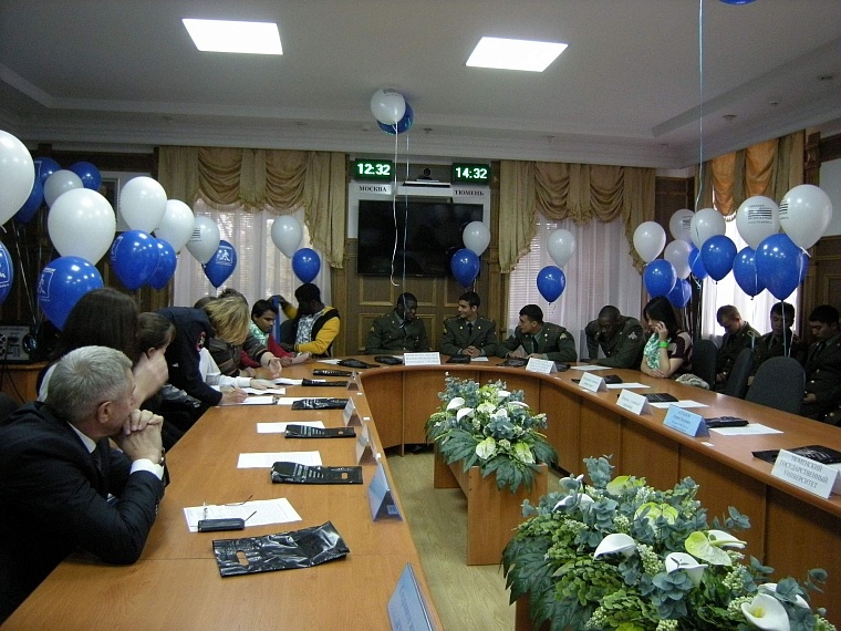 Многонациональный флешмоб за безопасность на дорогах прошел в Тюмени