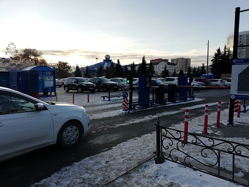 В Тюмени парковки снова работают в платном режиме