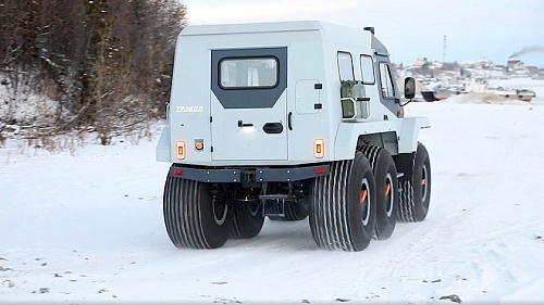 Между отдаленными поселками на Ямале запустили перевозку пассажиров на вездеходах