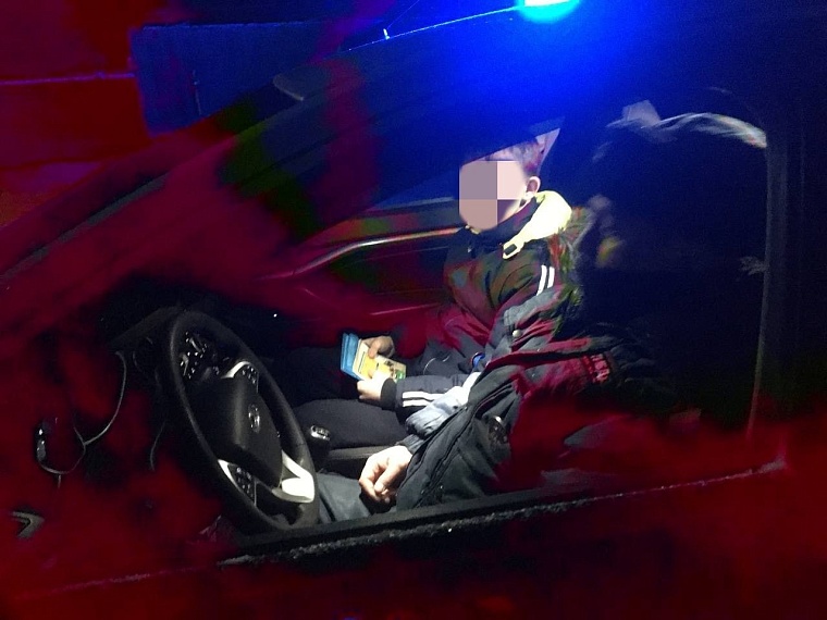 В Тюменской области подросток взял автомобиль, чтобы съездить в магазин