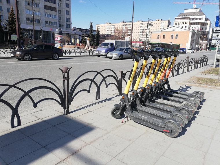 В Госдуме предложили ограничить максимальную скорость электросамокатов до 8 км/час