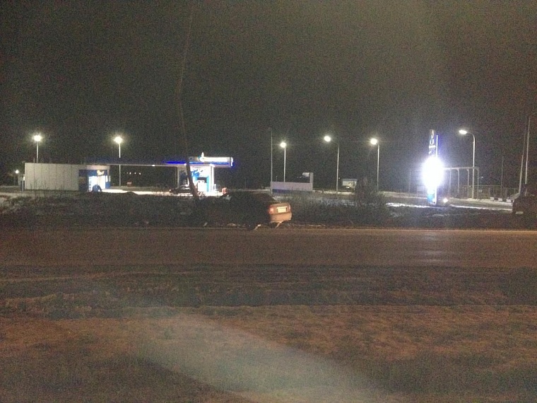 Пьяные водители таранили столбы и дома