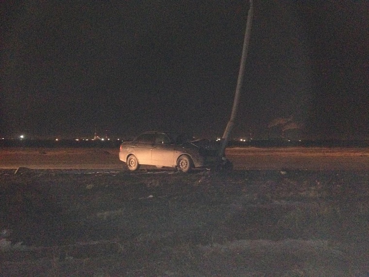 Пьяные водители таранили столбы и дома