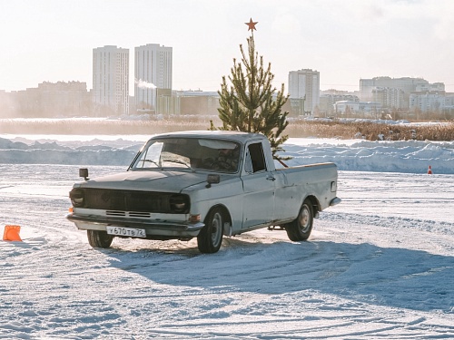 Ретроводы Тюмени вновь устраивают ледовые гонки
