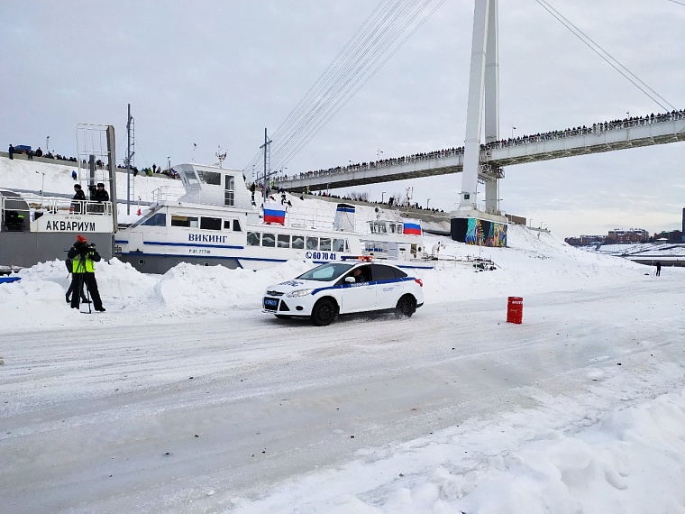 На "Спецоперации "Лёд" силовики показали, как обезвреживают террористов