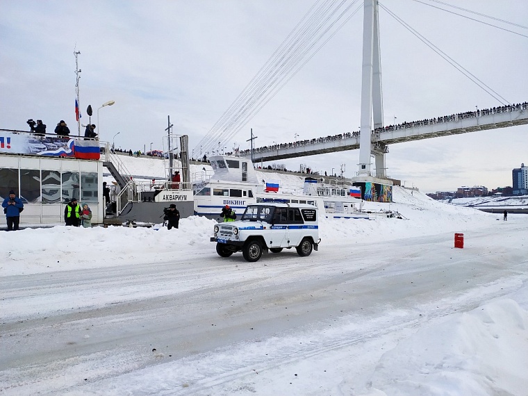 На "Спецоперации "Лёд" силовики показали, как обезвреживают террористов