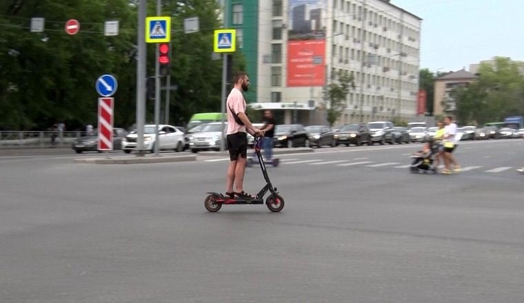 Тюменцев призывают соблюдать правила при использовании электросамокатов