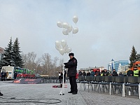В Тюмени запустили в небо шары с именами погибших в ДТП детей