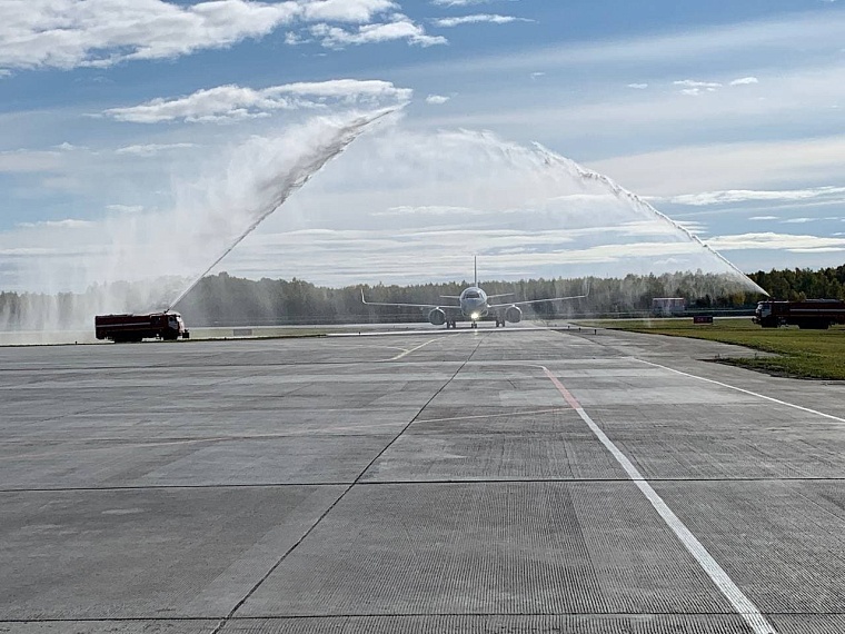 Тобольский аэропорт Ремезов принял первый самолет