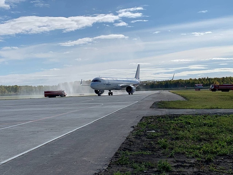 Тобольский аэропорт Ремезов принял первый самолет