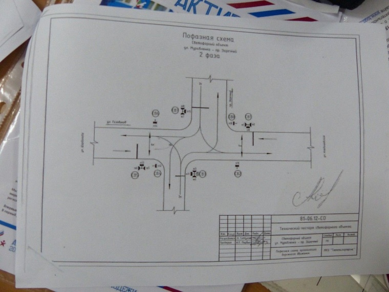 Пытаясь проскочить перекресток, Toyota вылетела на встречку