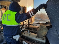 В лютый мороз инспекторы ДПС оказали помощь 10 автомобилистам