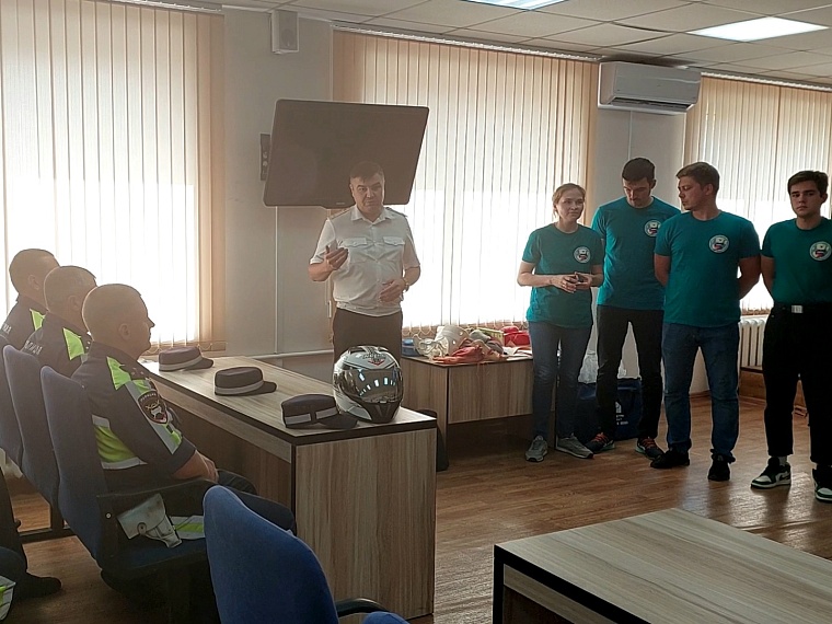 Тюменские автоинспекторы-мотоциклисты прошли обучение по оказанию помощи при ДТП