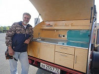 Тюменская семья купила домик на колесах и рванула в Крым