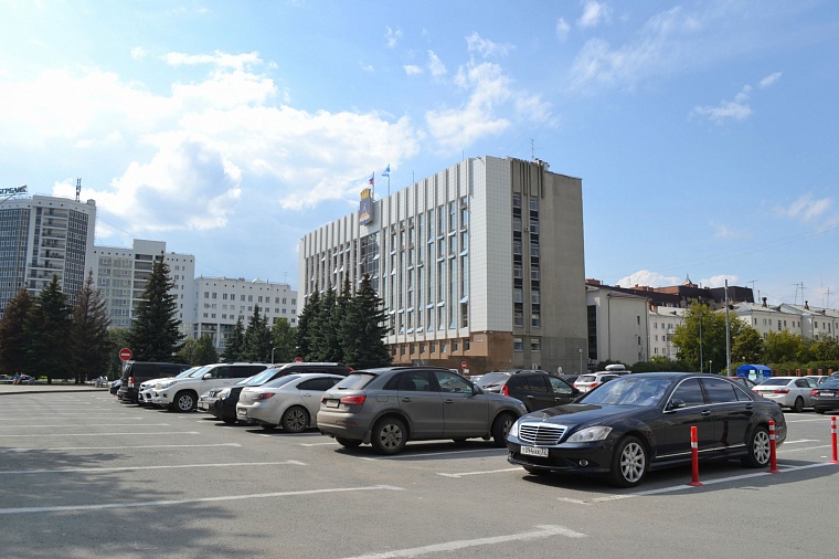 Пять кругов по центру, или Как припарковать машину в Тюмени