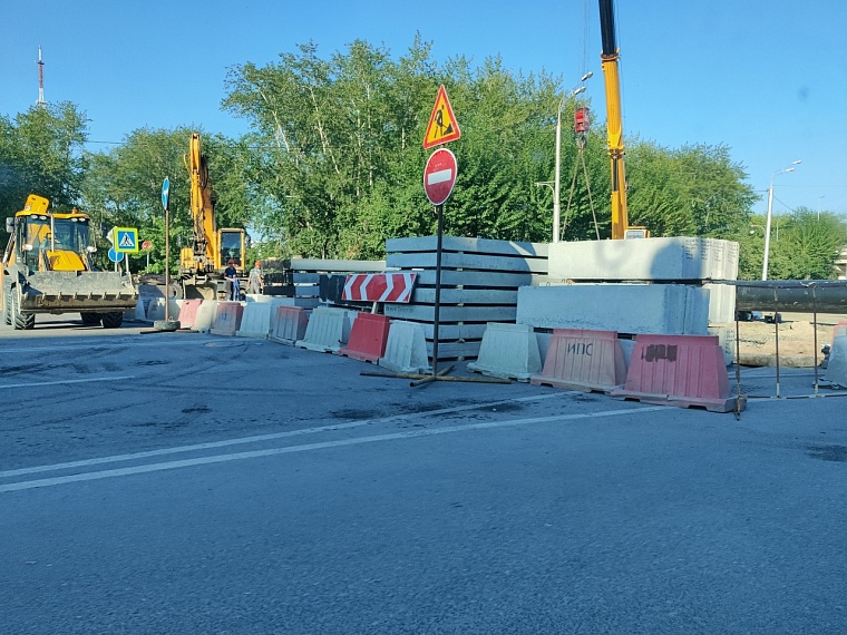 В Тюмени перекрыли ул. Республики возле путепровода на Пермякова