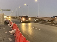 В Тюмени до середины декабря закрыли полосу движения на мосту в районе Лесобазы