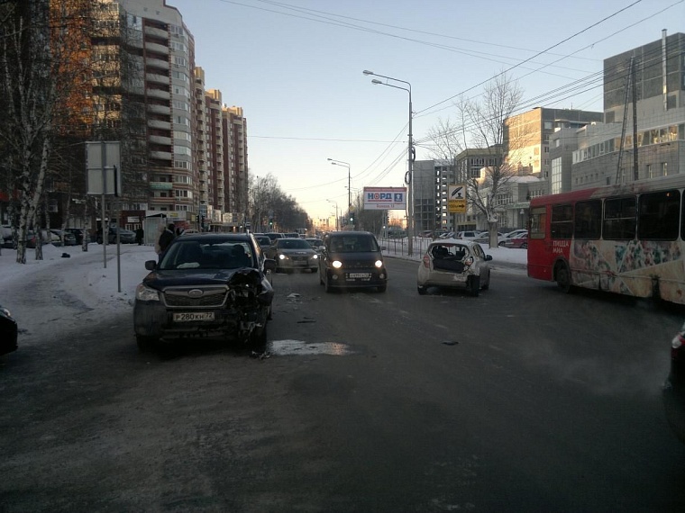 Бордюр проткнул автомобиль и смертельно ранил пассажирку