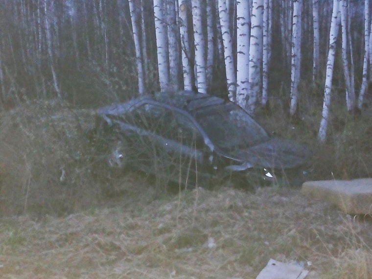 У тобольского кремля водитель погиб, влетев в опору освещения