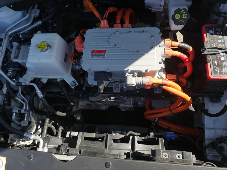 Бензин или электричка? Знакомимся с "Москвичами" на тюменских дорогах