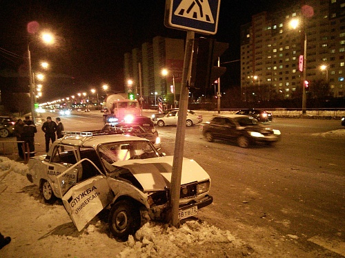 Шок: на одном и том же перекрестке с интервалом 15 минут разбились 6 машин