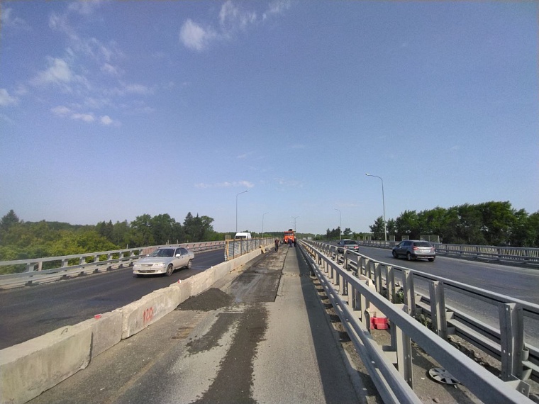 В Тюмени на путепроводе через Транссиб начался третий этап дорожных работ