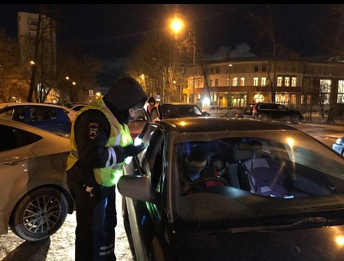 В трех районах Тюмени сотрудники ГИБДД проверяли наличие детских кресел в автомобилях