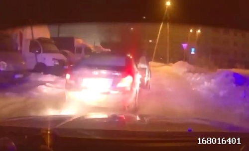 Пытаясь скрыться от ГИБДД, пьяный тюменец разбил несколько автомобилей