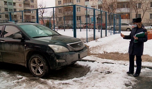 У тюменки за долги по налогам изъяли «Лексус»